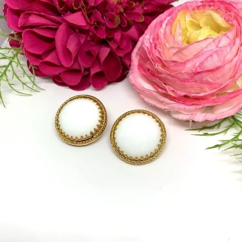 VINTAGE⚜️ESTATE Milk Glass Faceted Crystal & Gold Filigree Clip Earrings
